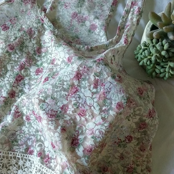 XXI Forever 21 lace floral croptop racer back tank - Picture 5 of 5